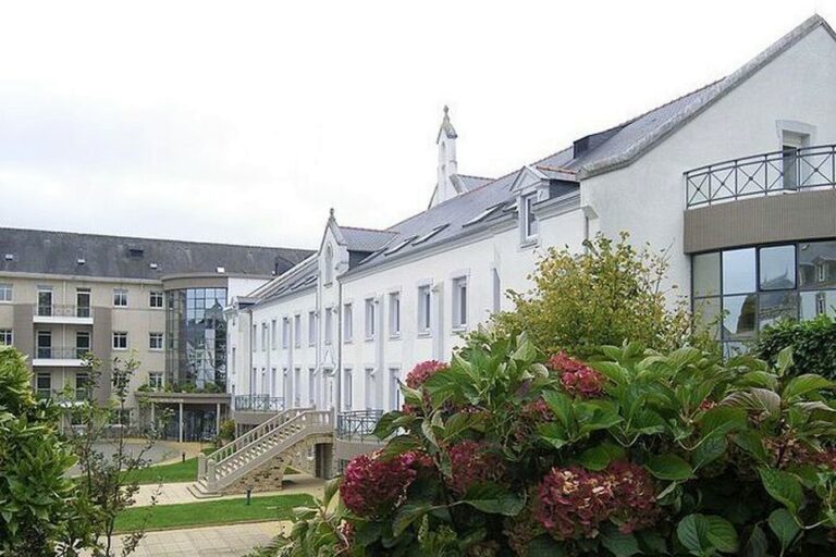 EHPAD Sainte Famille à Plumelin et Locminé en centre Morbihan
